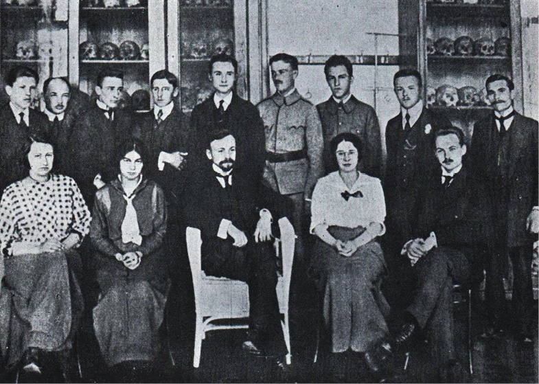 A 1913/14 group photo showing Jan Czekanowski at the center, surrounded by students during the first year of the Department of Anthropology and Ethnology at the University of Lvov. In the front row, Jan Mydlarski sits on the far right.