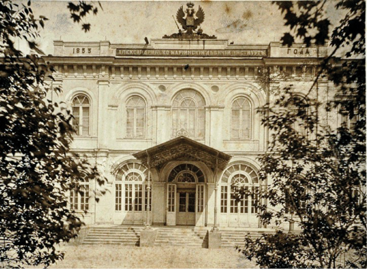 Budynek Instytutu Szlacheckiego przy ul. Wiejskiej w Warszawie; fotografia fasady szkolnej z XIX w.