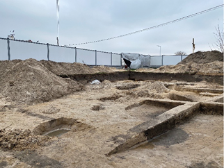 Widok  na plac budowy Centrum „Spycimierskie Boże Ciało” w początkowej fazie robót ziemnych 