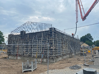 Montaż stalowej konstrukcji dachu