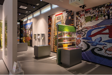 Fragment wystawy stałej – interaktywne stanowisko z dawnymi zdjęciami procesji