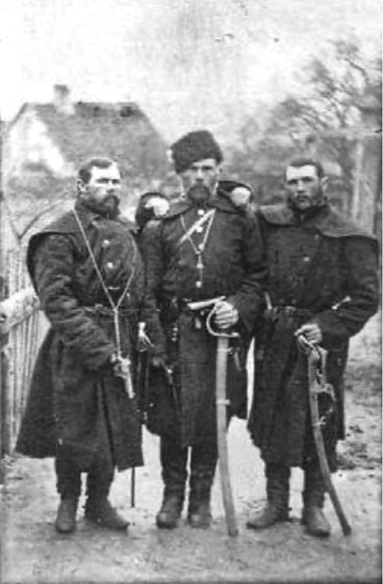 Na fotografii bracia Józef, Władysław i Ignacy Miśkiewicz, najczęściej pokazywani jako żołnierze żandarmerii narodowej.