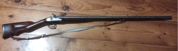 Na rycinie dubeltówka.