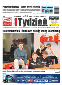 Kolorowa strona tytułowa „Tygodnia Trybunalskiego” z 2023 roku. Temat główny brzmi: Nastolatkowie z Piotrkowa budują sondę kosmiczną. W centrum zdjęcie pięciu chłopców. Dwóch pierwszych siedzi w ławce, a pozostali siedzią za nimi na ławce.