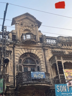 This place was originally the residence of a Hindu merchant with a Hinduism's religious invocation. The Muslim owner, while retaining the original one, adds an Islamic one, too.